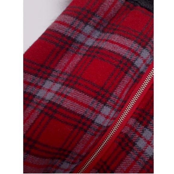 ✨3/$15 Natural Reflections | Red Plaid Sleeveless Vest - Picture 2 of 3